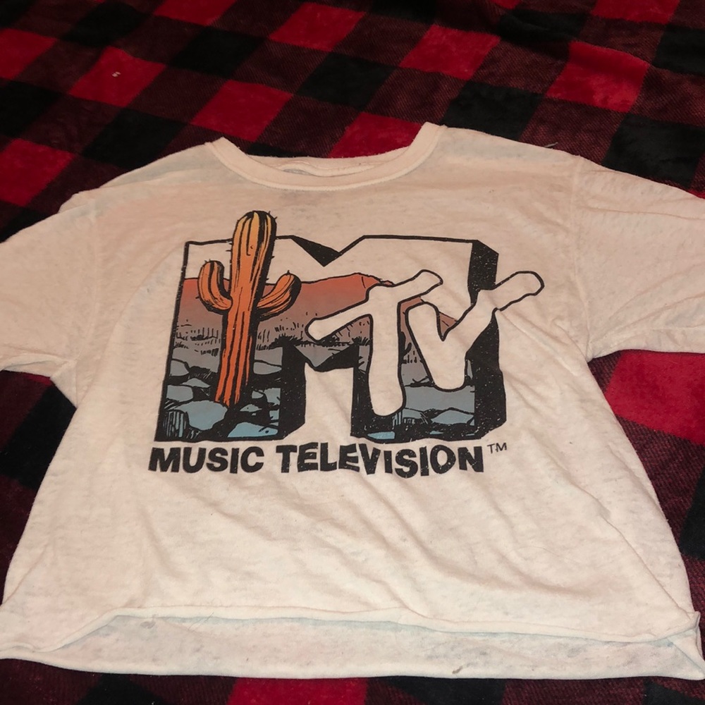 white crop tee with illustration